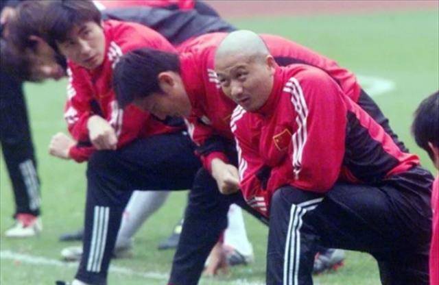 原创杨璞看上小11岁美妻长腿拒为70万踢假球现扎根青训