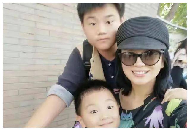 演员涓子:低调嫁圈外丈夫,宠爱两子如今怎样?_生活_家庭_事业