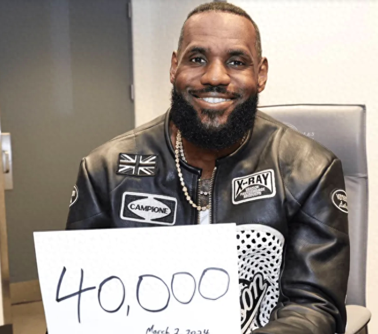 原创詹姆斯的4万分分布在30支球队中对阵骑士队和湖