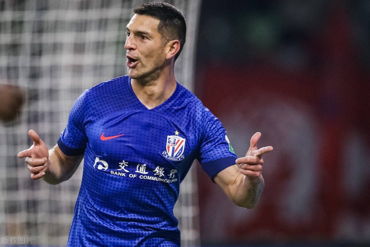 国足归化中场核心彻底沦为替补,新帅连换3人也不用他_戴伟浚_上海申花