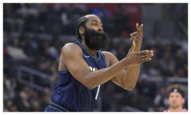 哈登创纪录得分,乔治强势复出,小卡飞身隔扣库兹马_比赛_助攻_快船