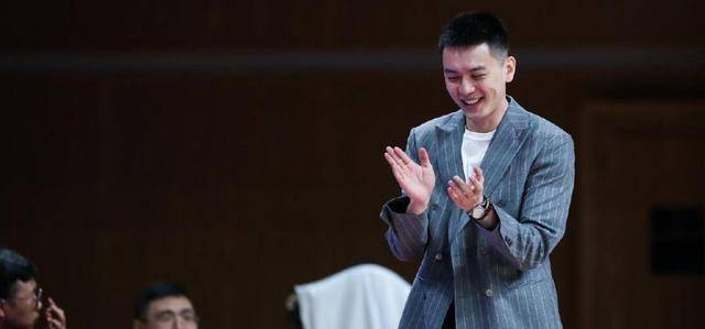 盖棺定论杨鸣重掌辽篮帅鞭媒体人社媒写道灯塔回归辽宁