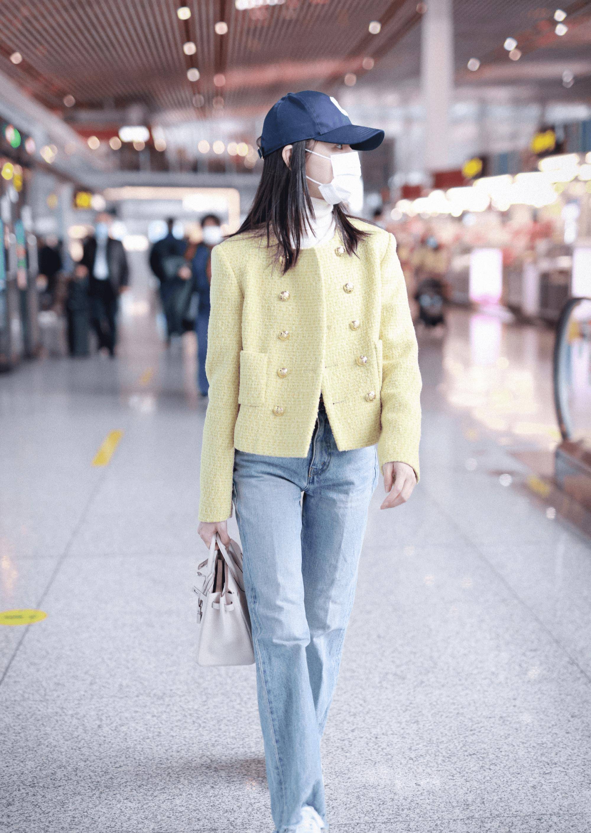 所以,如果难以抗拒这种高调吸睛的款式,不如加入一些牛仔裤,棒球帽等