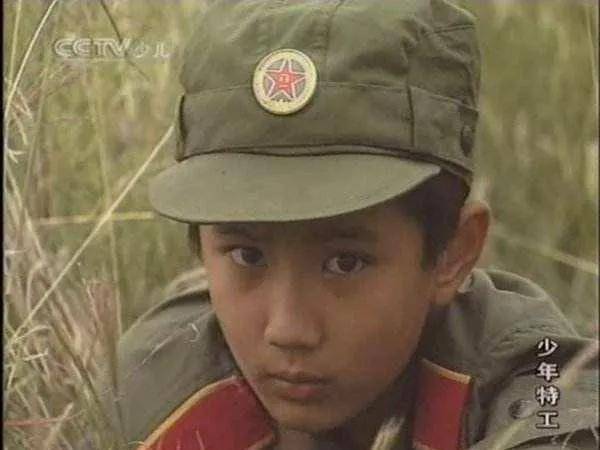 片名:《三个和一个》时代:1988年一位农村的小女孩刘玉花因为闯了祸