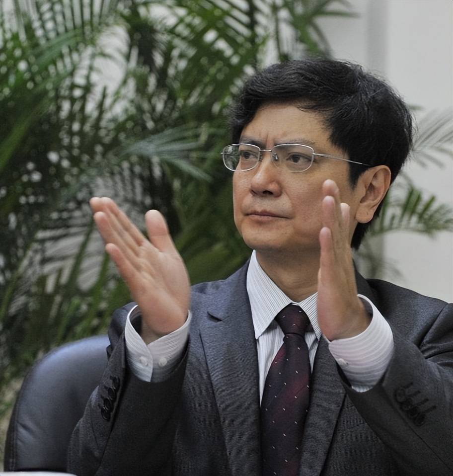 原创郑强教授履新重庆医科大学附属医院颁发聘书网友担心有些多余