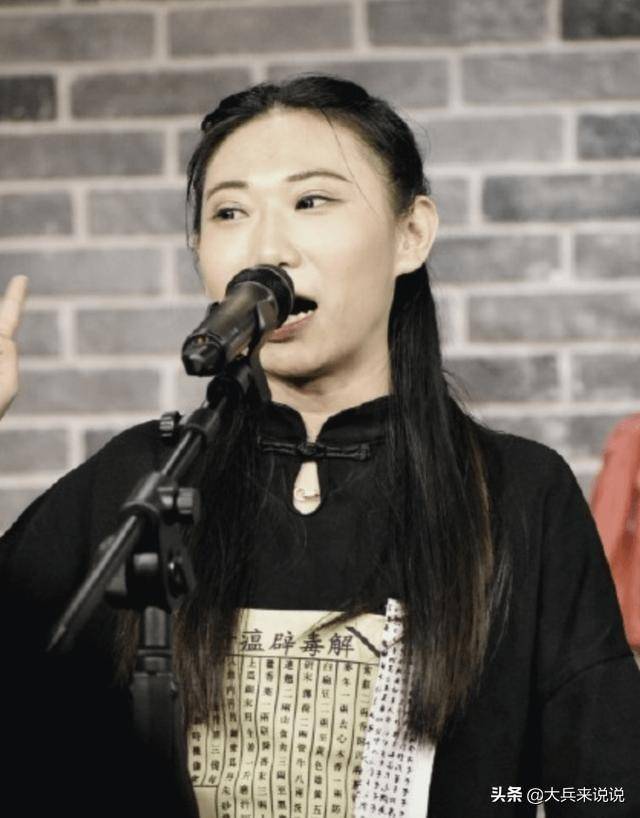 原创女相声演员殴打搭档被相声新势力开除后郭德纲徒弟为她捧哏