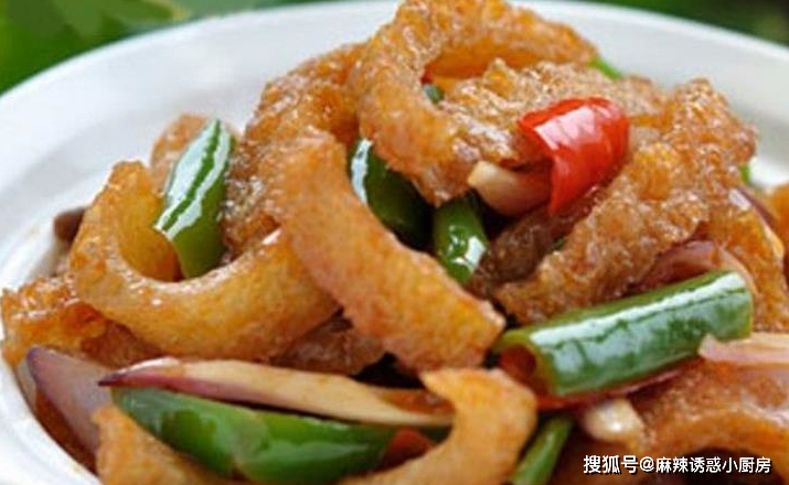 "油炸猪皮"成纽约爆红美食,长达1米,这吃法服气了!_外国人_中国_油锅
