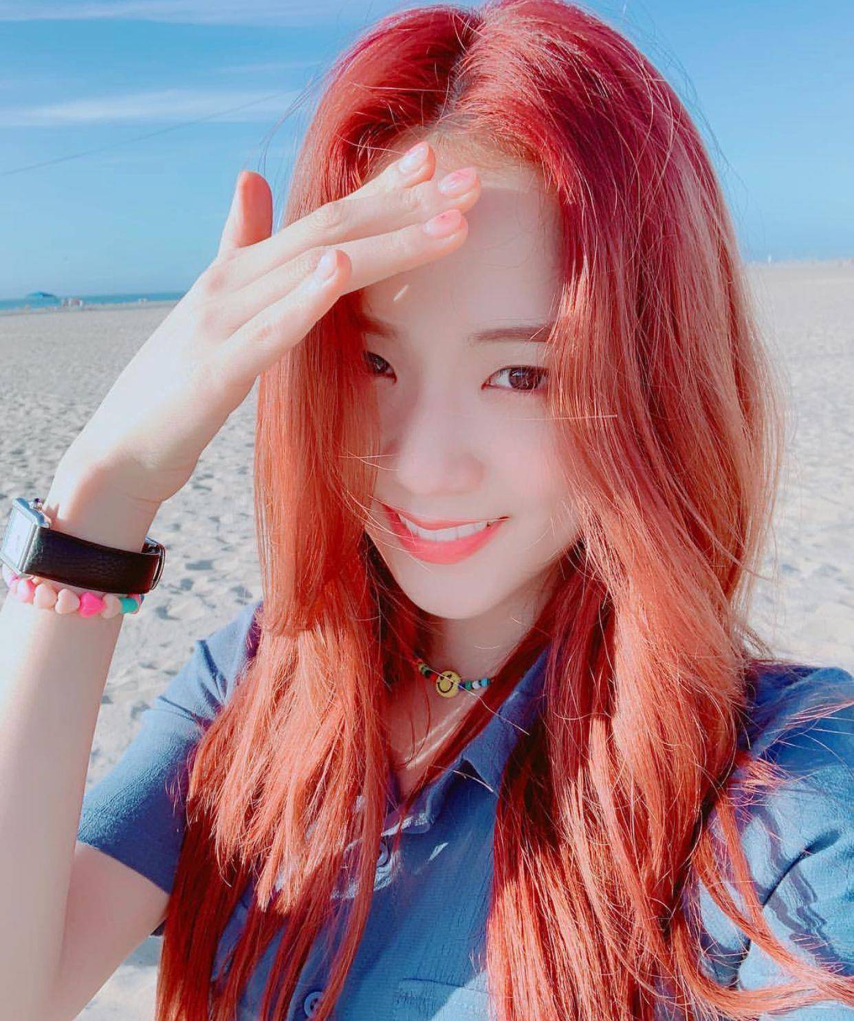 bp人手一条的彩色串珠笑脸项链,超级可爱,jisoo加上心形的彩色串珠