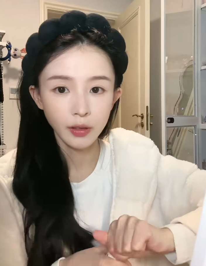 周二珂吐槽被催婚,自嘲自身条件不好,去上海相亲角