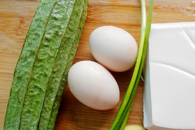 女人应该多吃这菜,老妈经常会把它推荐给人吃,常吃皮肤好显年轻_丝瓜