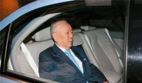 只准儿子每月领200万,儿子算完时间已失去笑容_许晋亨_许世勋_许爱周