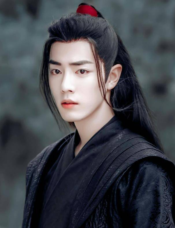 王一博,龚俊都是古装扮相十分惊艳的类型,而他们出彩的古装造型也都