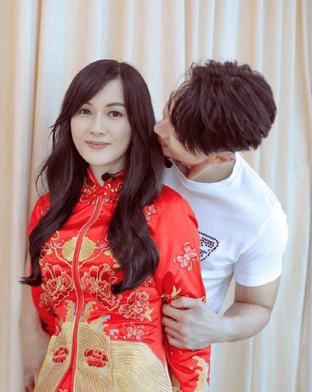 林丽吟婚纱照大公开,服装清凉身材不输柳岩,吴尊眼睛都直了