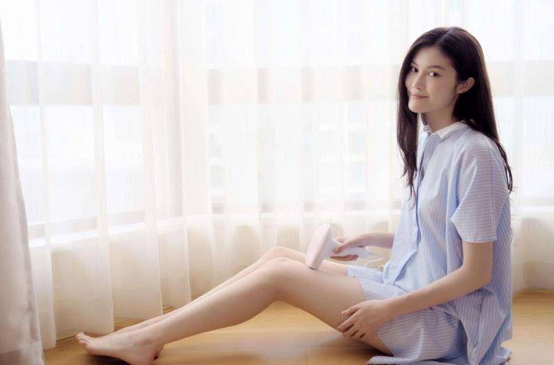 原创何穗不愧是超模身材健身照肤白腿长超模腿水蜜臀真是抢镜