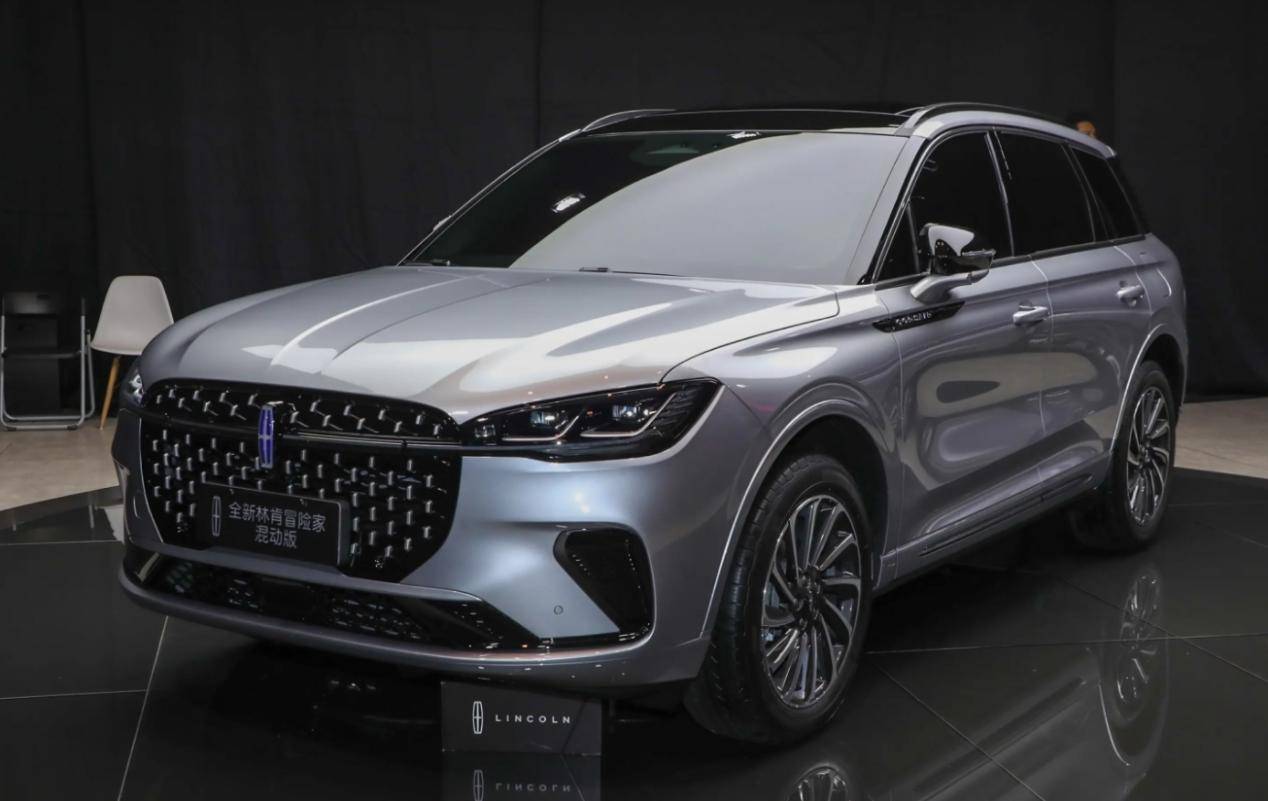 林肯是福特旗下的豪华品牌,2024款的冒险家依旧与福特紧凑型suv锐际