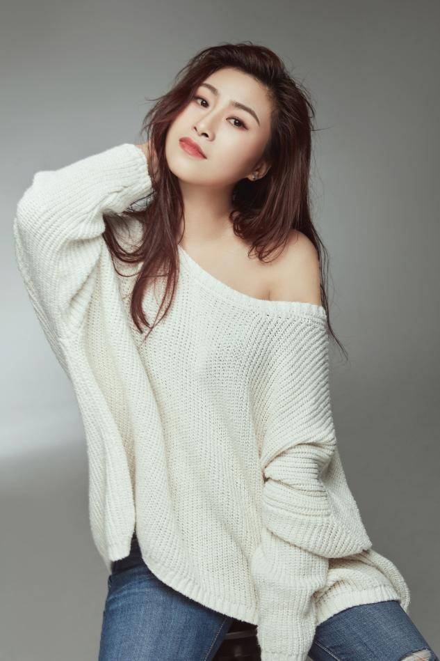 女神东方云霓的诗意飞翔中国诗歌春晚形象大使诗祝天下女神快乐