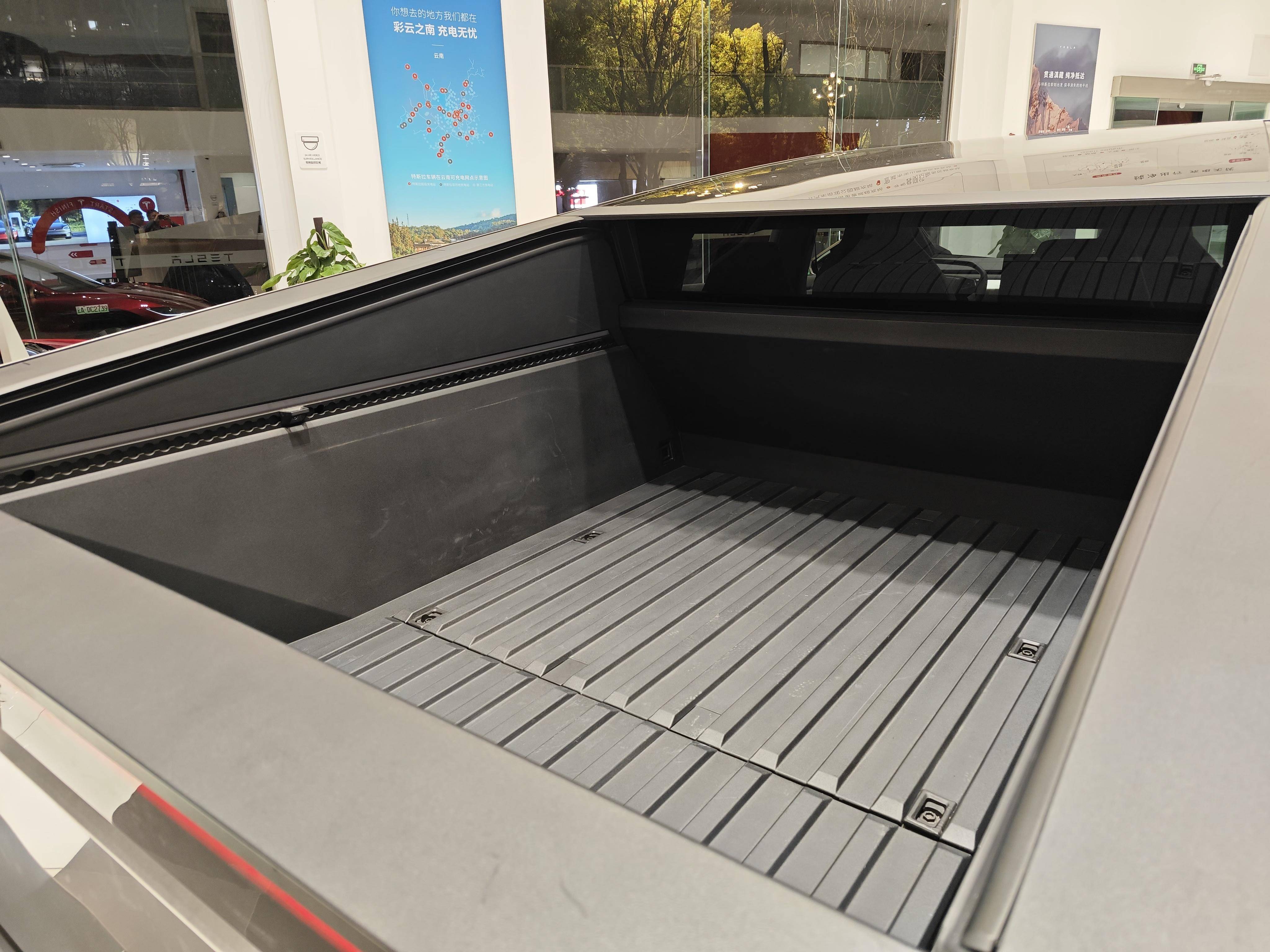 超过3000l的尾箱,这是正儿八经的尾箱!