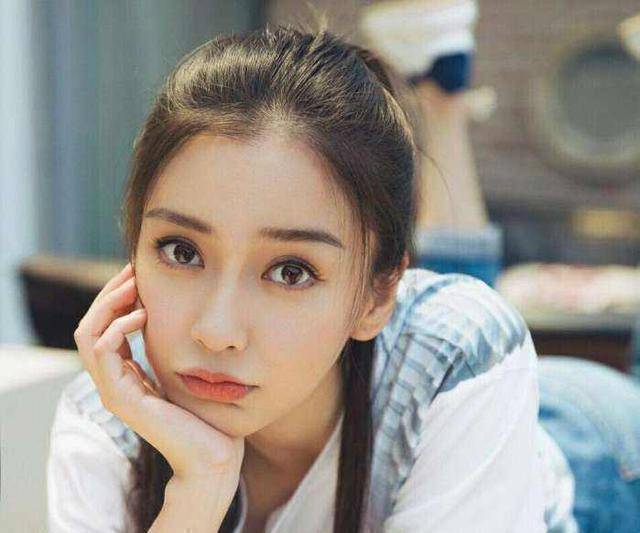 原创angelababy机场照同穿短款上衣可酷飒可甜美你更喜欢哪一款