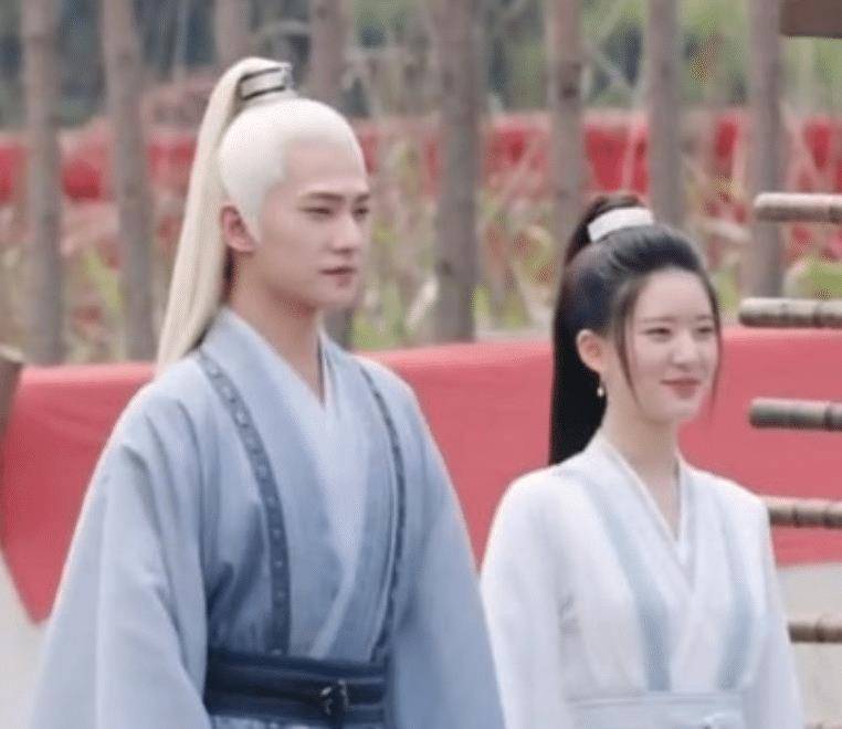 原创杨洋且试天下首次挑战白发造型当镜头划过时是cos龚俊吗