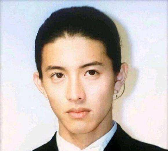 原创木村拓哉女儿19岁生日晒儿时自黑照从小妹妹就调皮活泼更像爸