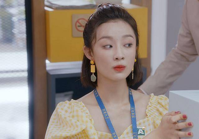 王自健太会了,朱闪闪被门卡住,王自健一个蛋糕解决_同事_楼山_女朋友