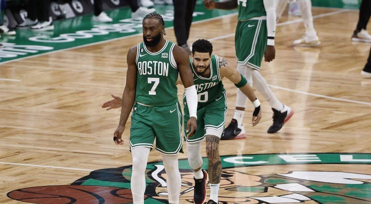 原创勇士为什么客场惨负绿军52分科尔昏招难辞其咎水花兄弟低迷