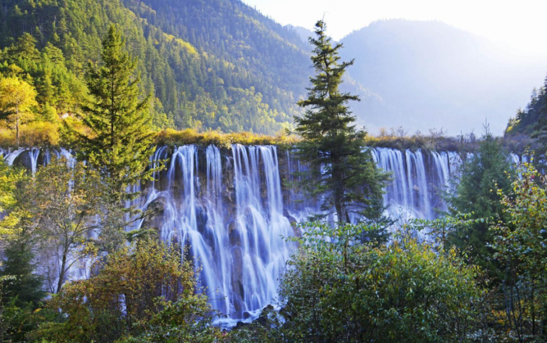 四季美景:春日繁花,夏日清泉,秋日红枫,冬天白雪九寨沟六绝:翠海,叠瀑
