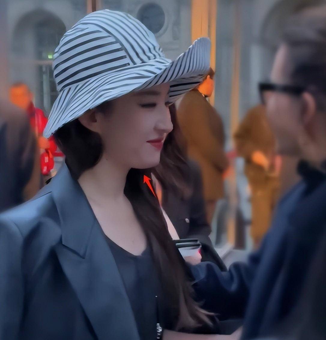 蹭咖位,无修图,明星里子面子全照出来_刘亦菲_王一博_状态