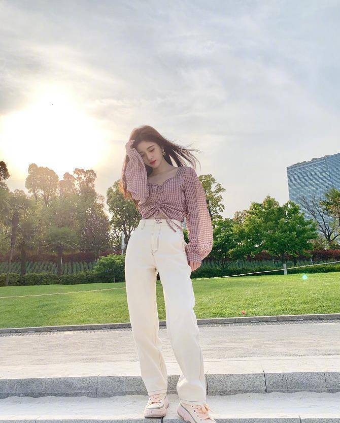 26岁鞠婧祎美照,气质甜美文艺,穿搭有品位_身材_小七_感觉