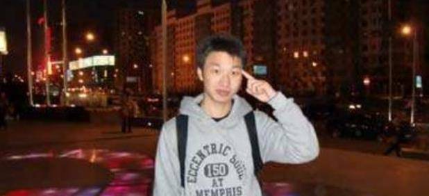 记忆大师郑才千19岁名扬海外称赢钱比吃饭容易