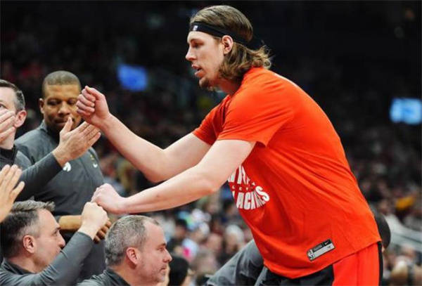 让老詹少拿一个冠军,如今33岁高龄,还能拿两千万合同_奥利尼克_猛龙