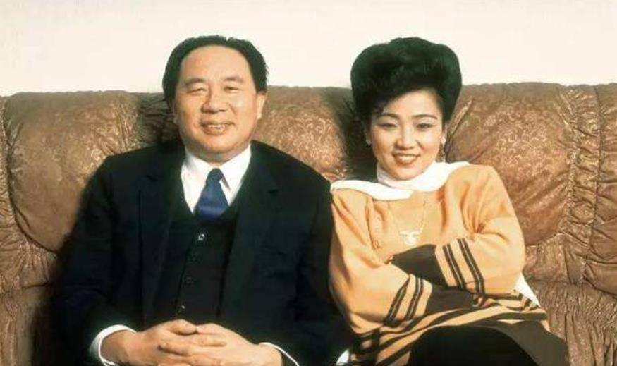 三次入狱的首富牟其中,靠发妻300元起家,出狱后不忘回报_杜宗_生活