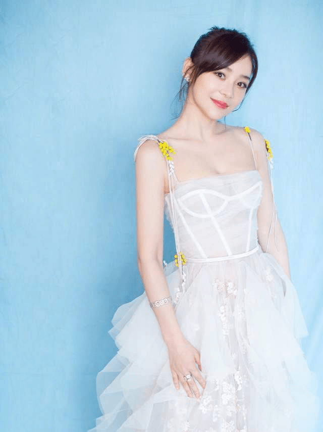 36岁袁姗姗身材管理秘诀大揭秘,饱满曲线如何炼成?美貌背后有何法宝?_