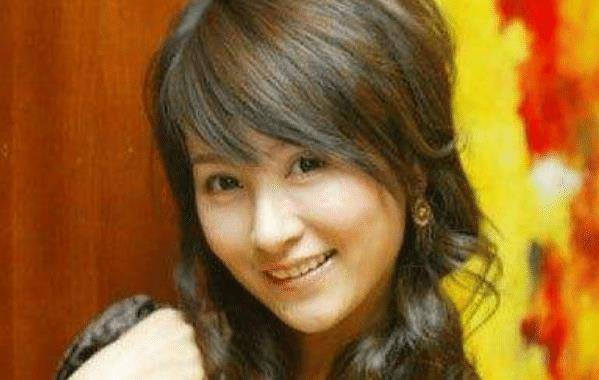 原创从小出生在优异的家庭中又考上专业的演戏学校刚开始却不顺利