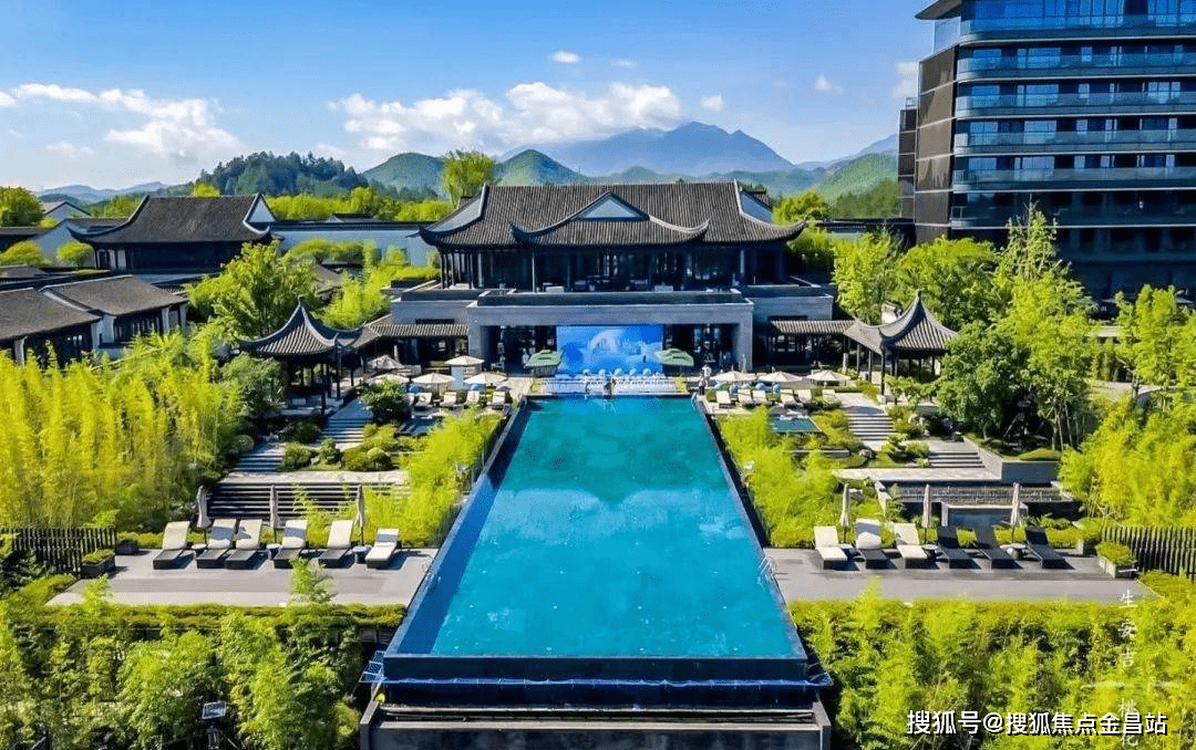 安吉梦山水坞外