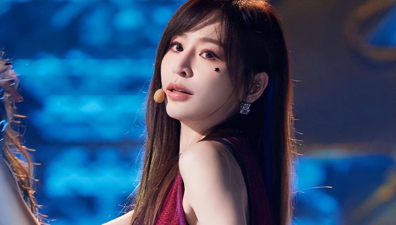 原创湖南这一夜郭碧婷的水桶腰大饼脸是对内娱畸形审美的反击