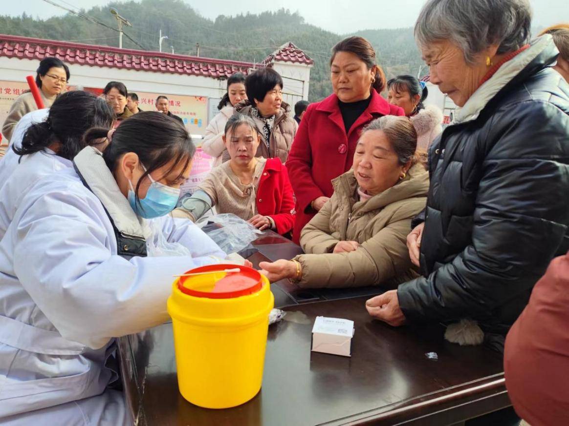 江西省资溪县鹤城镇开展学习雷锋三八送健康下乡义诊志愿服务活动