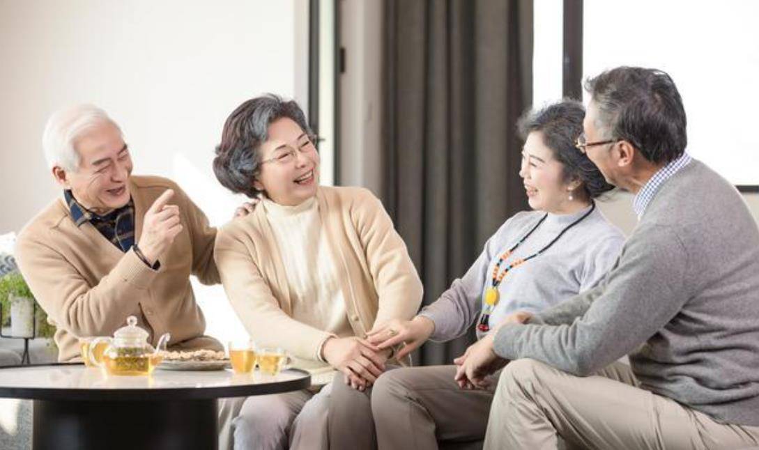 原创两对夫妻抱团养老不到半年就散伙64岁大妈哭诉老伴差点没了