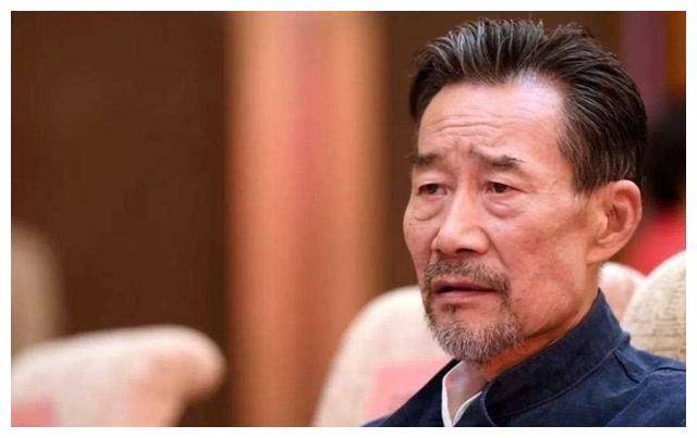 原创老戏骨放飞自我不背台词大秀演技小鲜肉青涩作陪