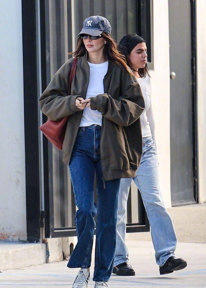 卡戴珊家族穿搭最日常肯豆示范风衣和飞行夹克时髦穿搭超实用