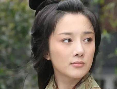 电视剧《楚汉传奇》中,李依晓饰演的虞姬真的是美呆了.