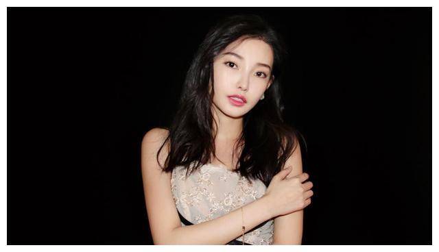 大二被王晶发掘,三部片狂揽26亿,如今成最美晶女郎_童菲_成功_演艺