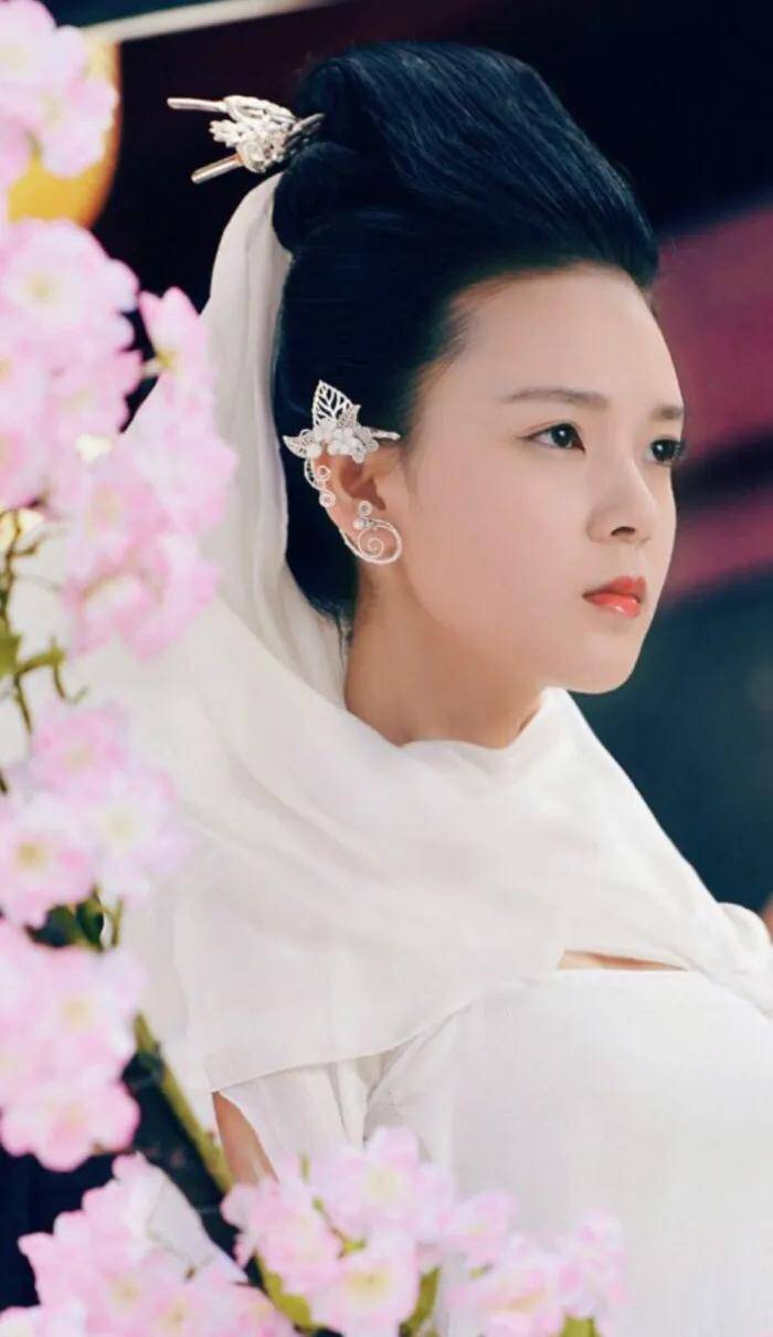 原创能不能别瞎盘高发髻这些女明星盘对了气质绝尘盘错了惨不忍睹