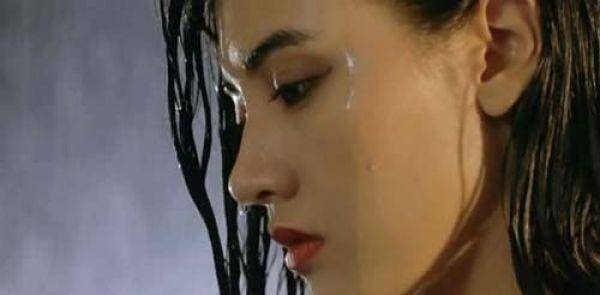 徐绮雯最后心一横直接让青梅竹马祥子绑架了李嘉欣,而也正是因为这场