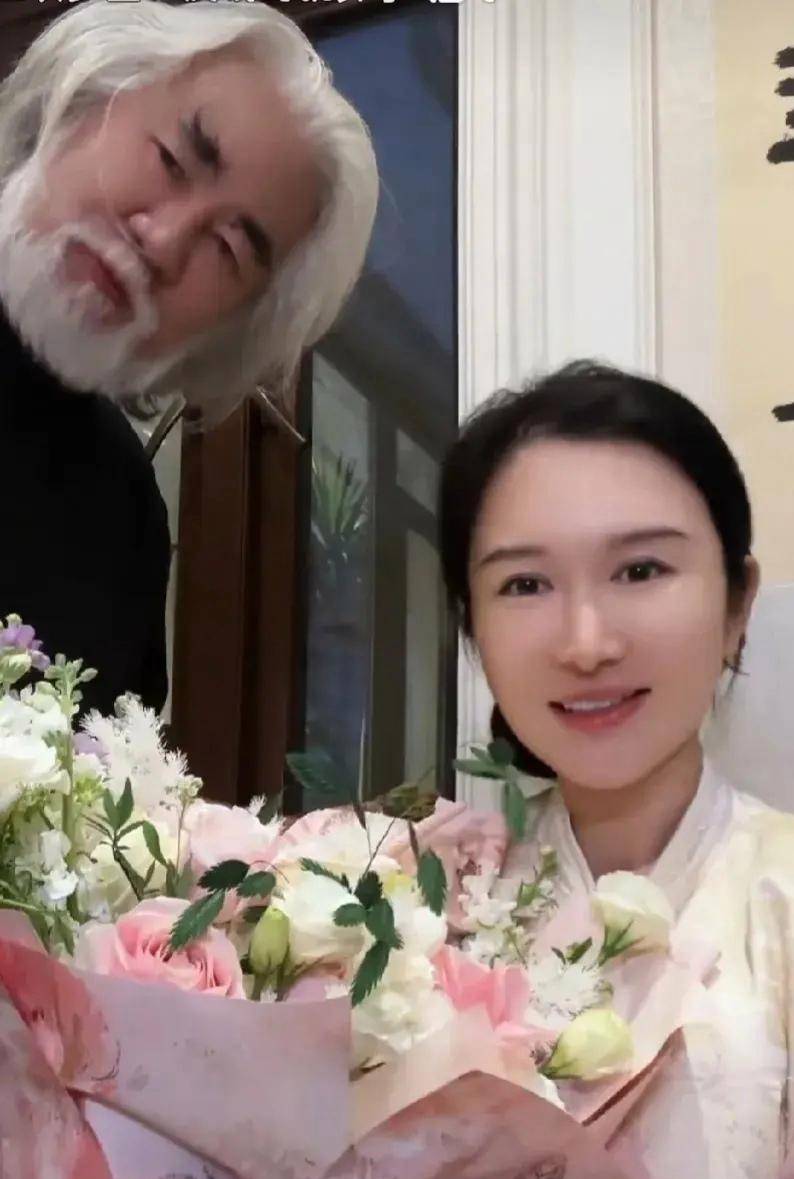 张纪中老婆年龄图片