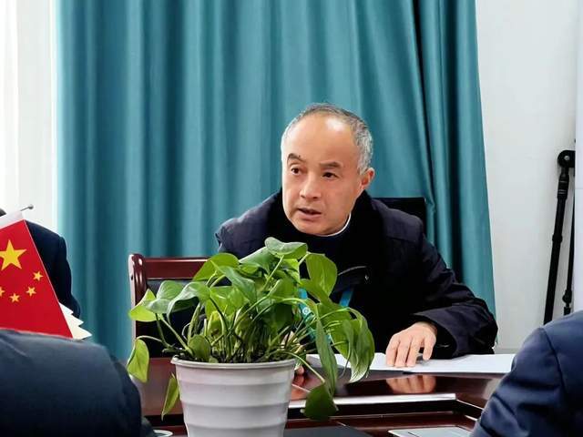 刘所长对天翼高中具有浓郁川西特色的建筑,宁静益学的校园环境,浓厚的