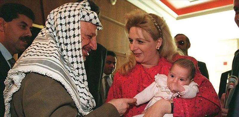 原创2004年阿拉法特去世留下60个亿独女和小34岁的娇妻现在怎样了