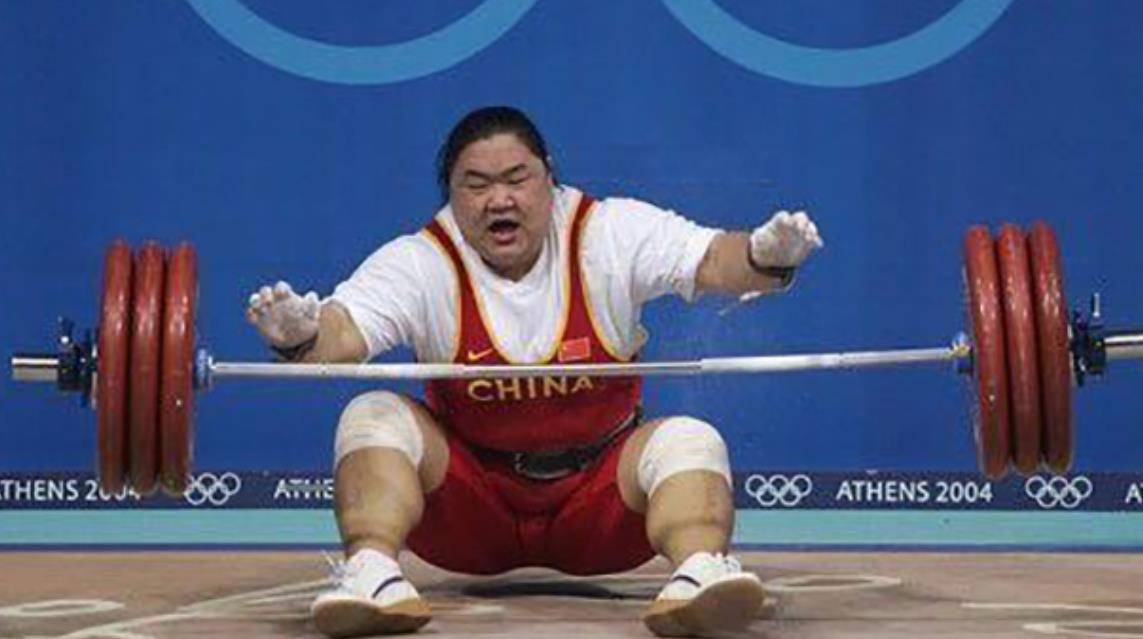 原创举重冠军唐功红奥运会上拼死一举夺得金牌后七窍流血