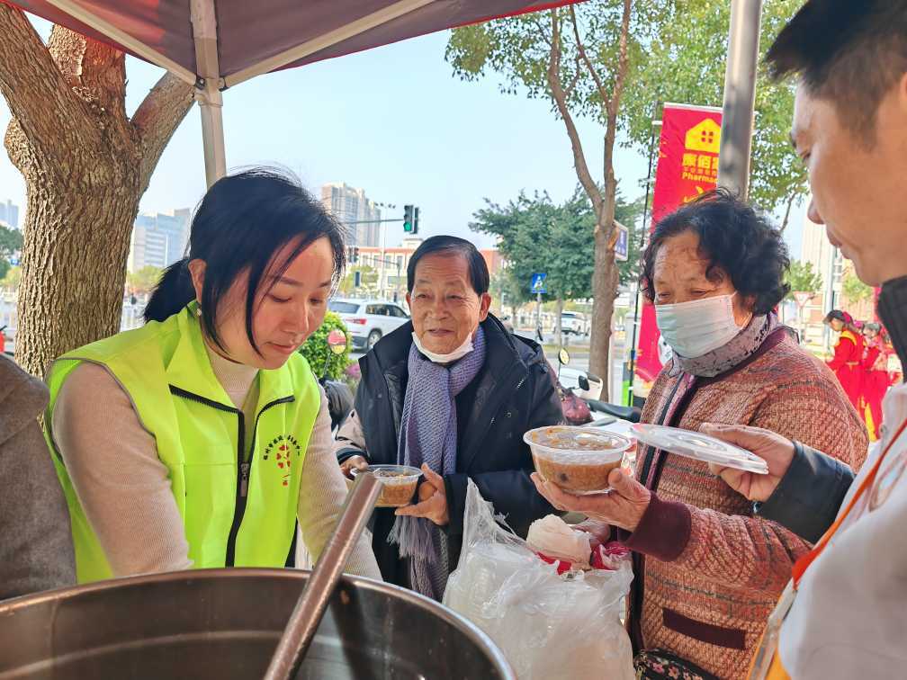 福清音西街道携手福延公益举办敬老慰问活动