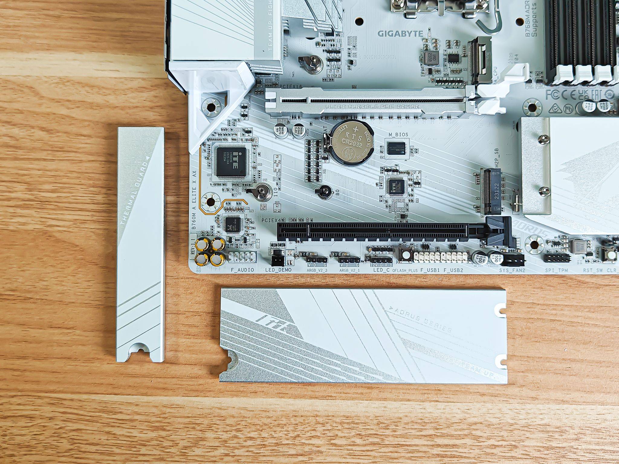 原创大海景房配matx主板更漂亮技嘉冰雕b760m主板海景房机箱c8装机